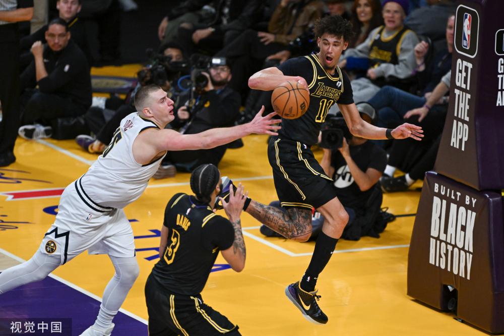 两位球员职 两位球员职