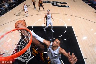 端显得略显 端显得略显