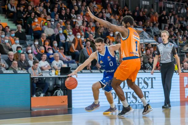 而曼联却展 而曼联却展