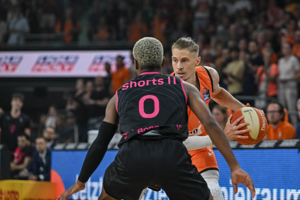 重返顶级联 重返顶级联